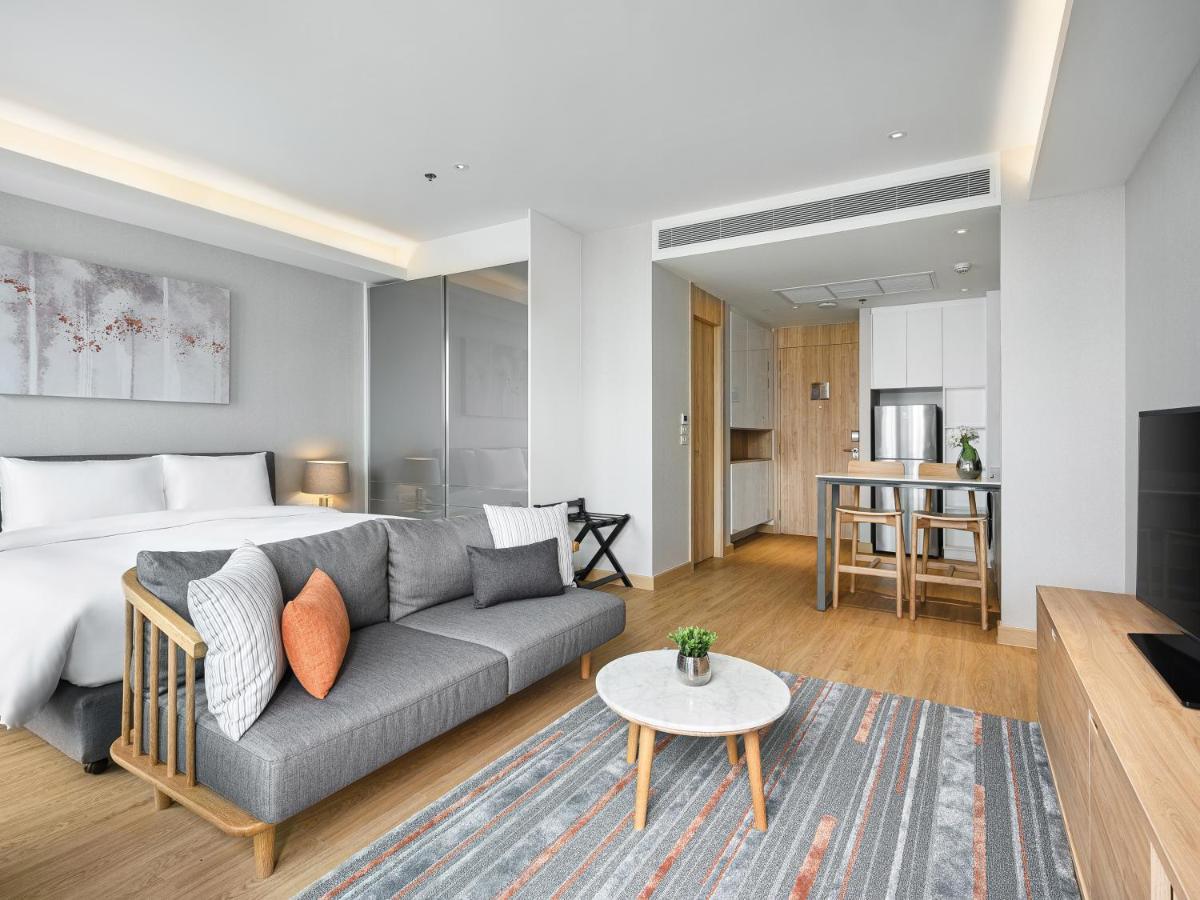 Oakwood Suites Bangkok Exterior foto