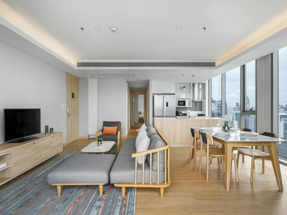 Oakwood Suites Bangkok Exterior foto A three-bedroom suite at U Sathorn